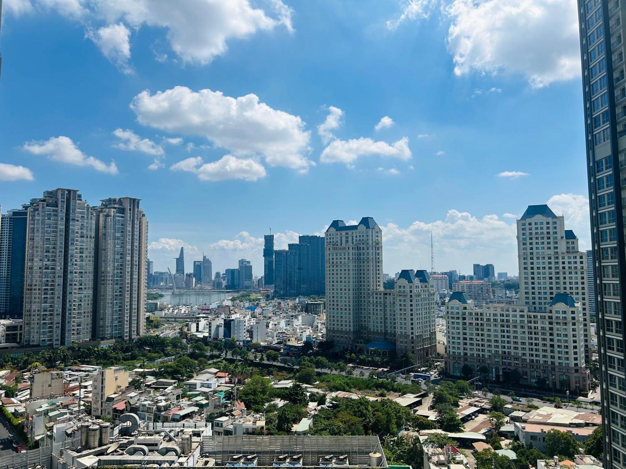 Luxhomes Saigon - Vinhomes Central Park ホーチミン市 エクステリア 写真